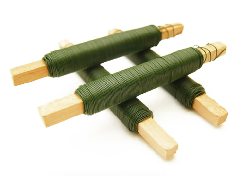 ფერადი დეკორატიული ფოლადის მავთულის პროფილირებული ხელოვნური ნაძვის ხეების გვირგვინები ყვავილების მწარმოებელი პოლონეთში