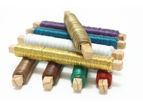 ფერადი დეკორატიული ფოლადის მავთულის პროფილირებული ხელოვნური ნაძვის ხეების გვირგვინები ყვავილების მწარმოებელი პოლონეთში